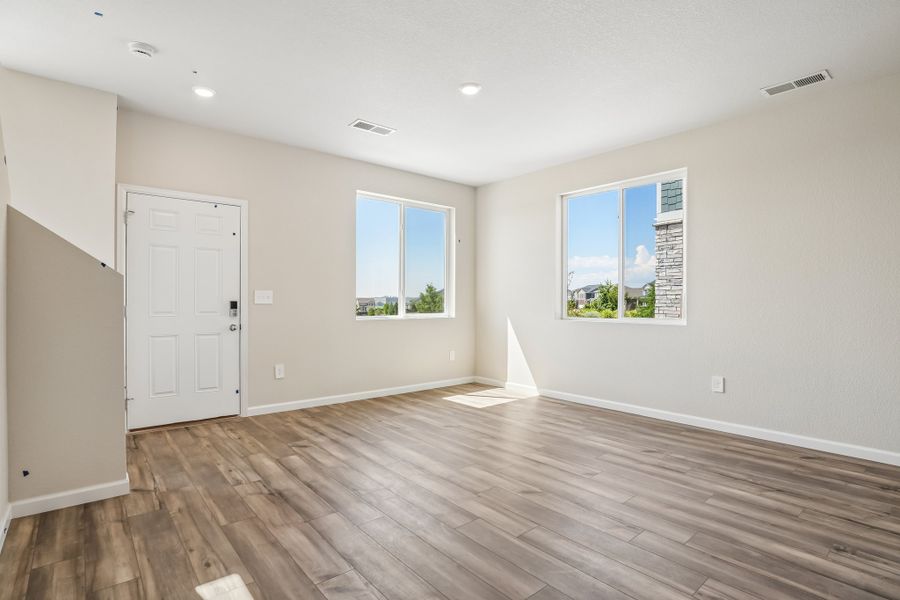 Spacious, unfurnished interior of a new home in Pintail Commons at Johnstown Village, Johnstown (Image 10).