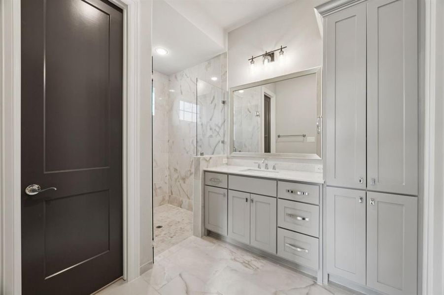 Spacious secondary bathroom downstairs.