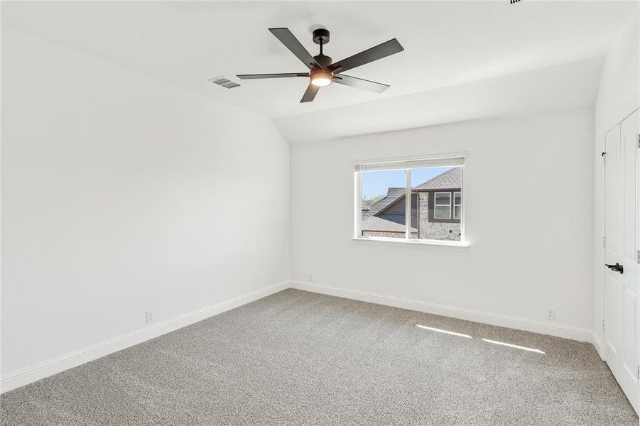 Spacious, unfurnished interior of a new home in Glenbrook, Red Oak (Image 34).