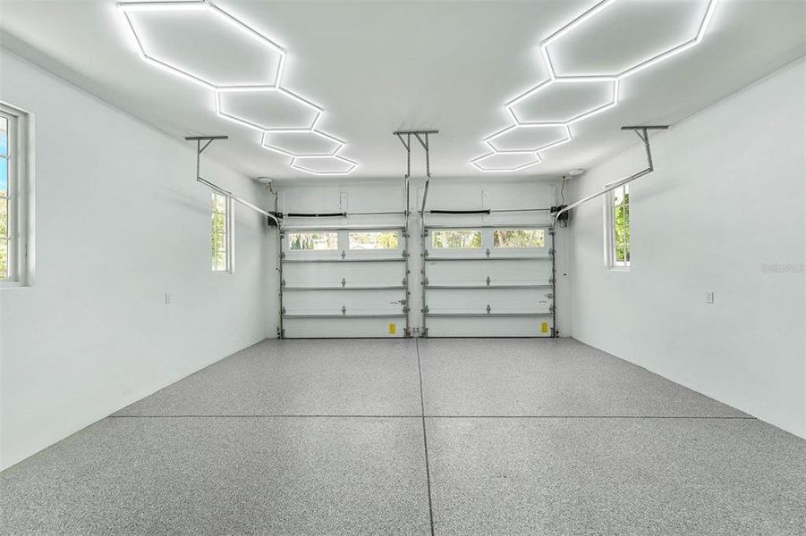 2 car Garage 2 car Garage