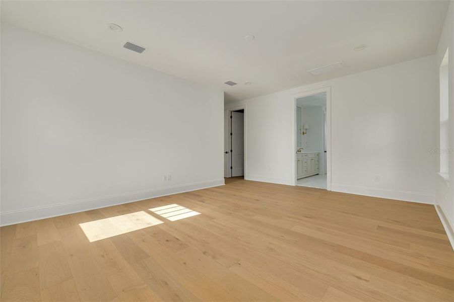 Spacious, unfurnished interior of a new home in , St. Petersburg (Image 32). Spacious, unfurnished interior of a new home in , St. Petersburg (Image 32).