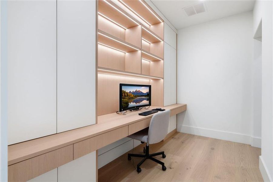 Furnished interior view inside a new home in , Alpharetta (Image 49).