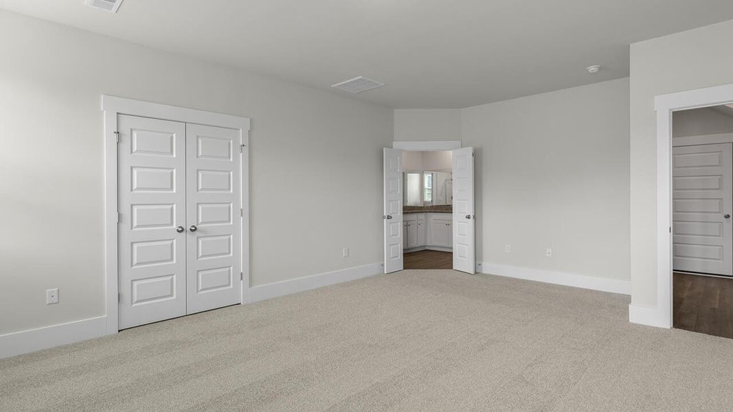 Spacious, unfurnished interior of a new home in Surfside Landing, Hubert (Image 25).
