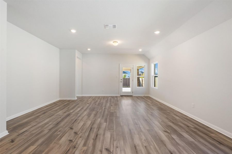 Photos are representative images and renderings for illustrative purposes only. Actual structural options and design images of the home may vary. Photos are representative images and renderings for illustrative purposes only. Actual structural options and design images of the home may vary.