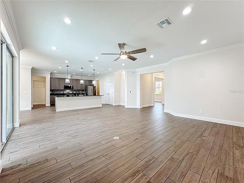 Spacious, unfurnished interior of a new home in , Orlando (Image 27).
