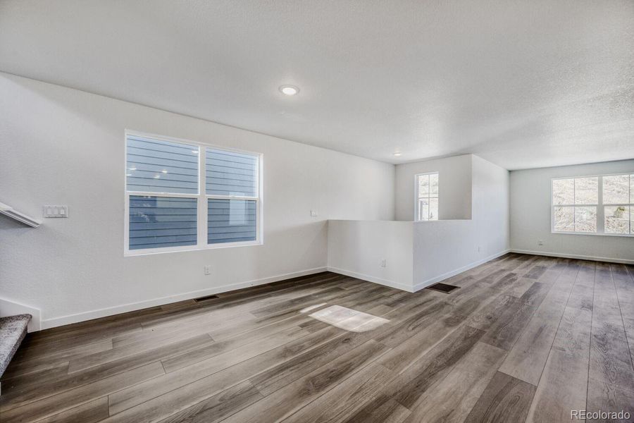 Spacious, unfurnished interior of a new home in Preserve at Mesa Creek, Colorado Springs (Image 10).