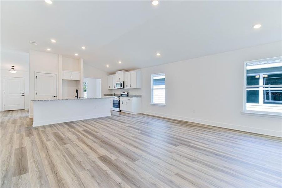 Spacious, unfurnished interior of a new home in Briarwood, Alachua (Image 14). Spacious, unfurnished interior of a new home in Briarwood, Alachua (Image 14).