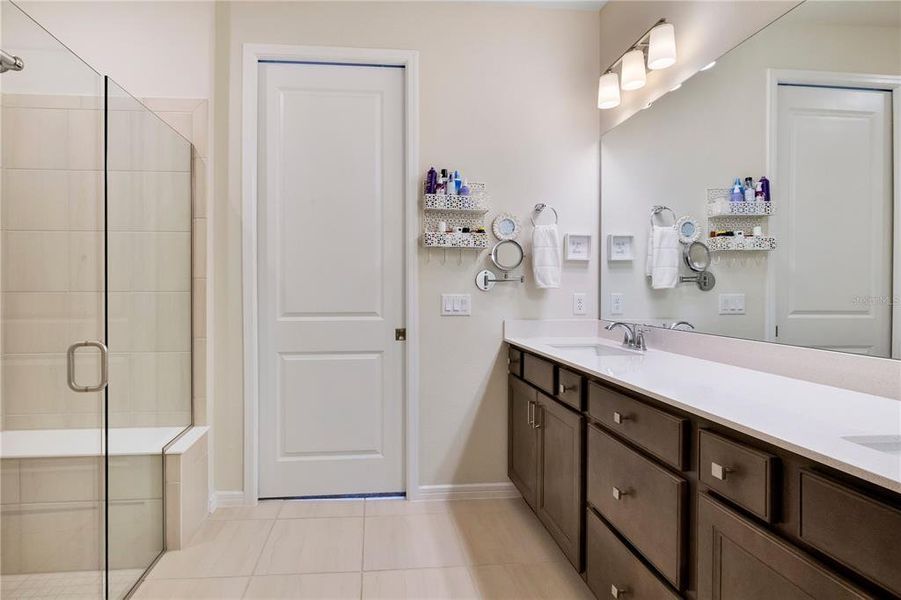 Furnished interior view inside a new home in Del Webb Oasis, Winter Garden (Image 12).