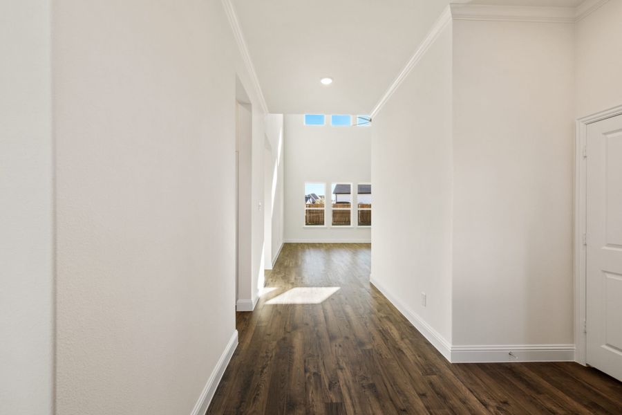 Spacious, unfurnished interior of a new home in Lake Breeze, Lavon (Image 26).