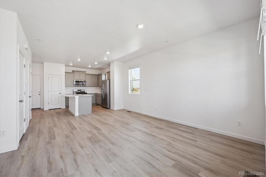 Spacious, unfurnished interior of a new home in Settlers Crossing, Commerce City (Image 20).
