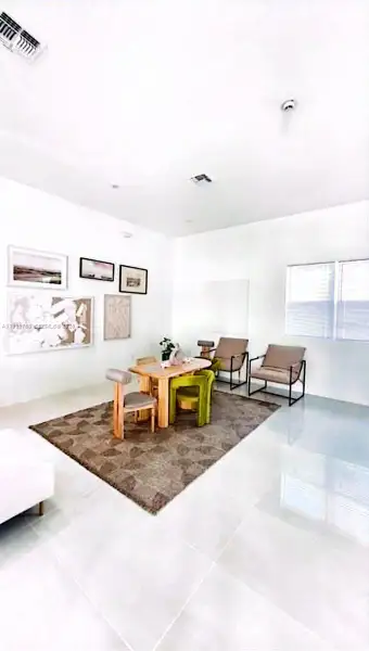 Furnished interior view inside a new home in , Orlando (Image 4).