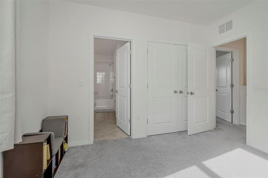 Spacious, unfurnished interior of a new home in , Land O' Lakes (Image 23).