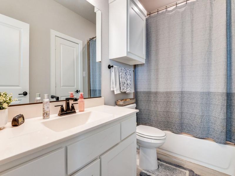 Furnished interior view inside a new home in Oaks of North Grove, Waxahachie (Image 10).