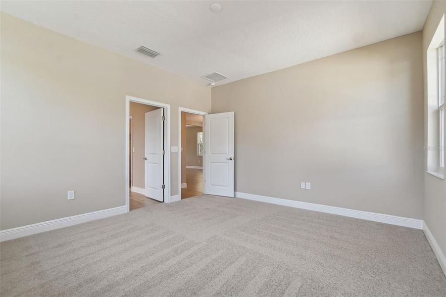 Spacious, unfurnished interior of a new home in , St. Petersburg (Image 32).