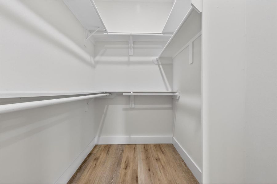 1067-Huge Master Closet