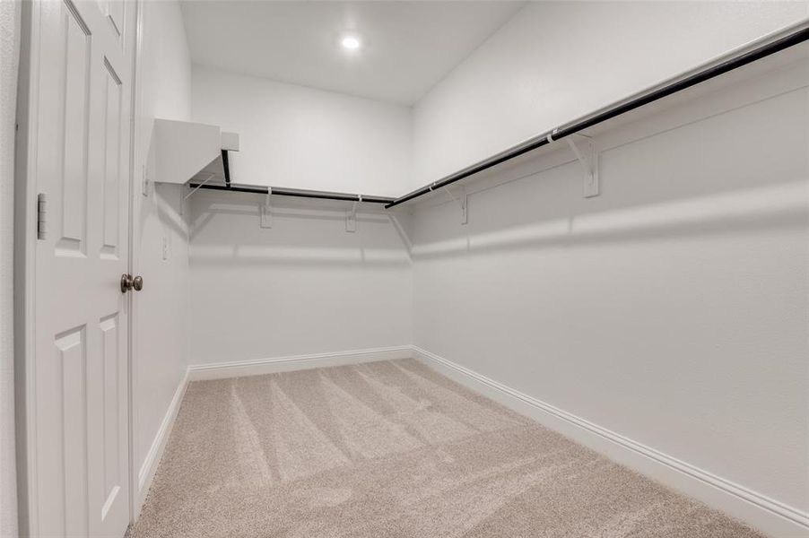 Spacious, unfurnished interior of a new home in Cottonwood Creek, Seagoville (Image 12). Spacious, unfurnished interior of a new home in Cottonwood Creek, Seagoville (Image 12).