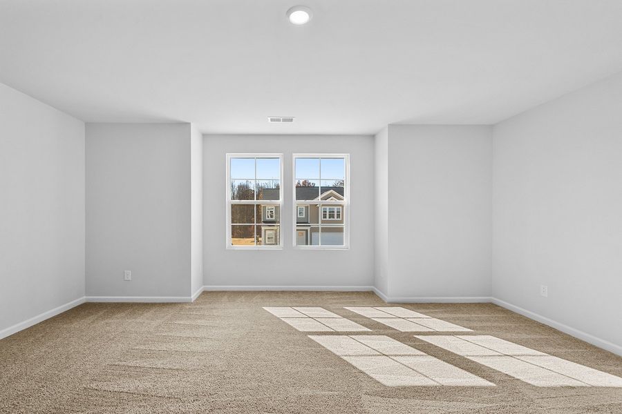 Spacious, unfurnished interior of a new home in Fieldstone, Lexington (Image 29).
