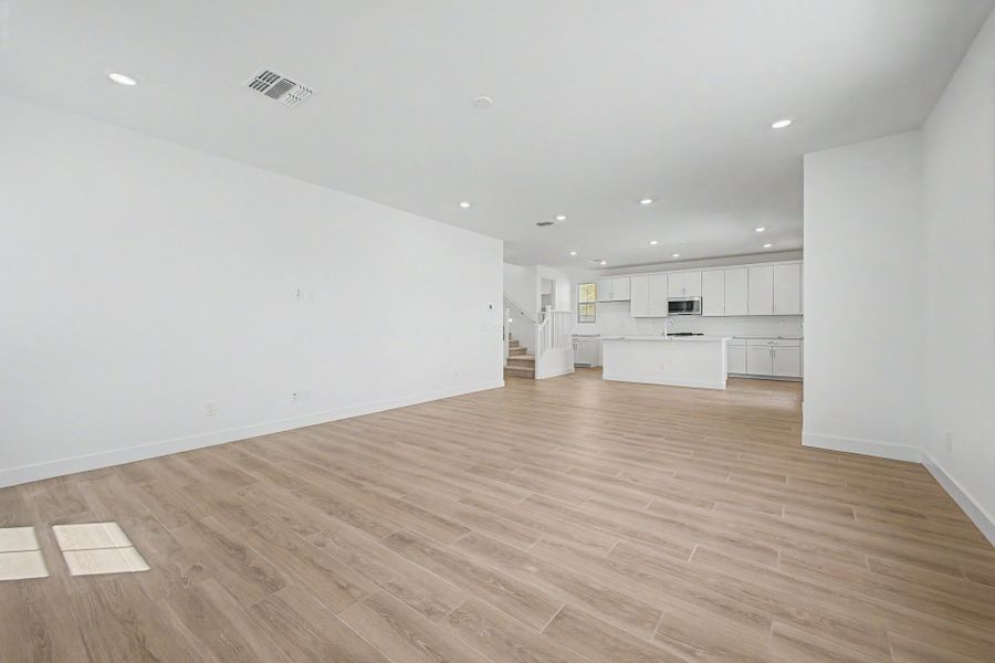 Spacious, unfurnished interior of a new home in Bella Storia, Gilbert (Image 7).