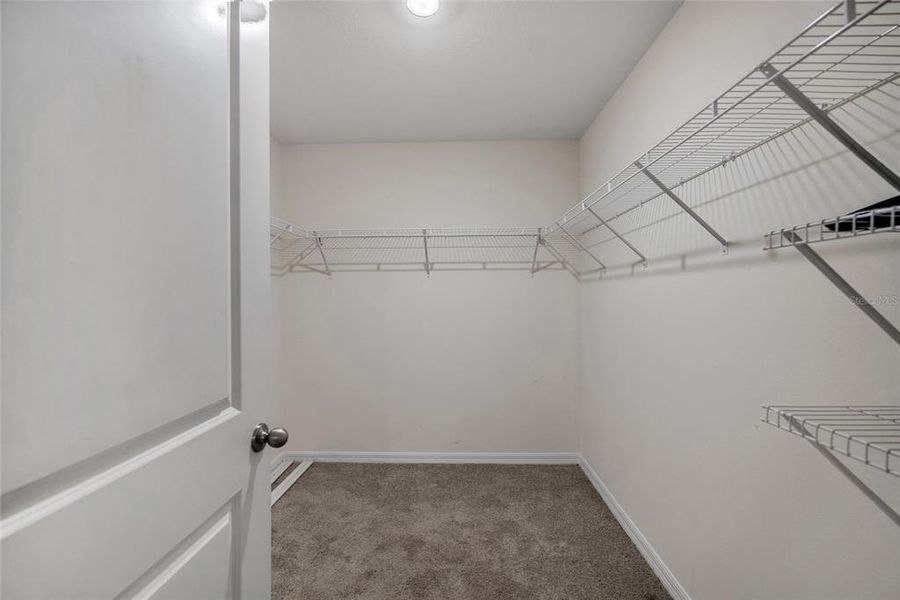 Spacious, unfurnished interior of a new home in , Ocala (Image 28).