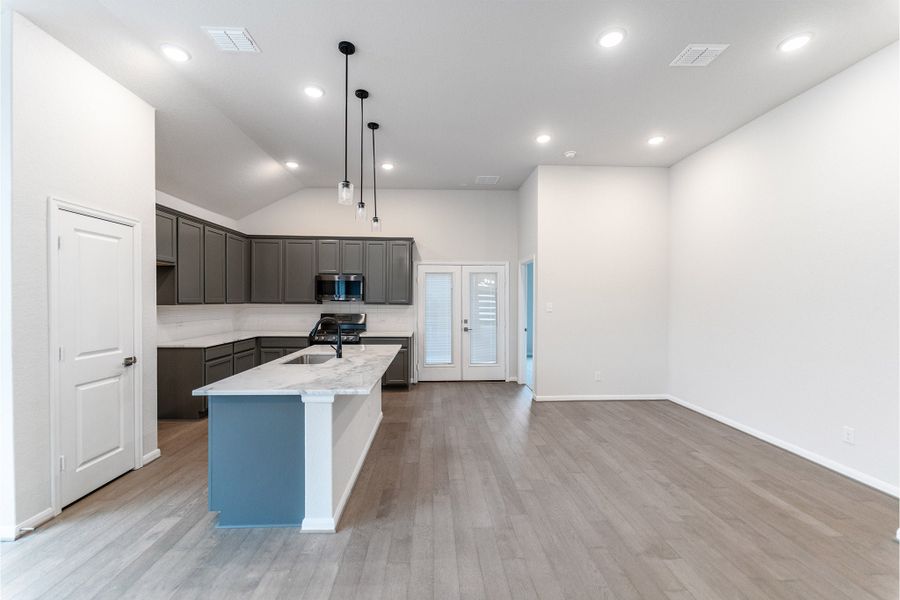 Furnished interior view inside a new home in Homestead, Schertz (Image 4).