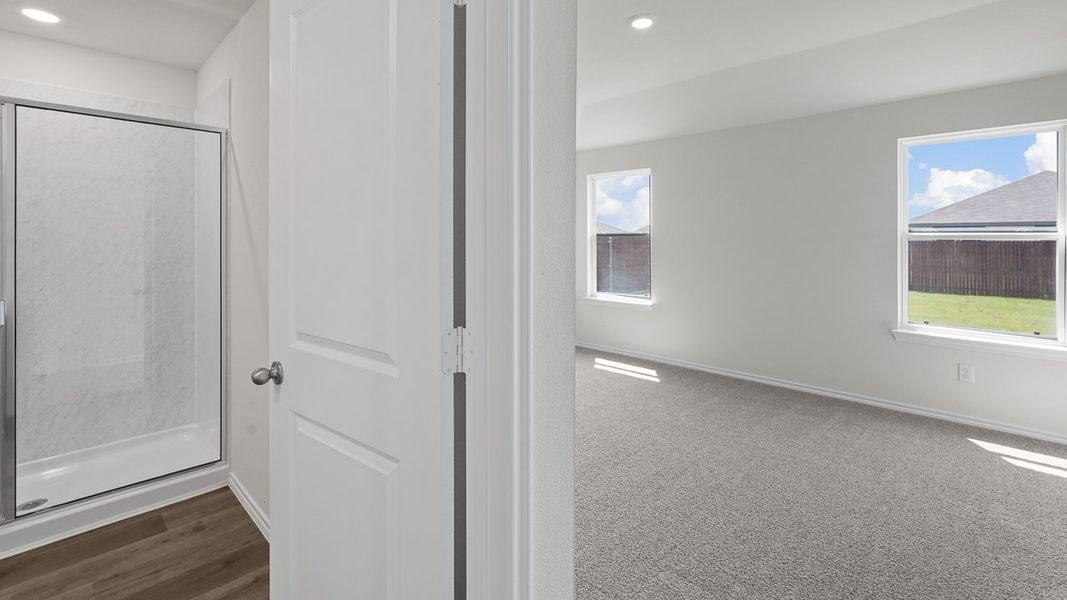 Spacious, unfurnished interior of a new home in Verandah, Royse City (Image 25).