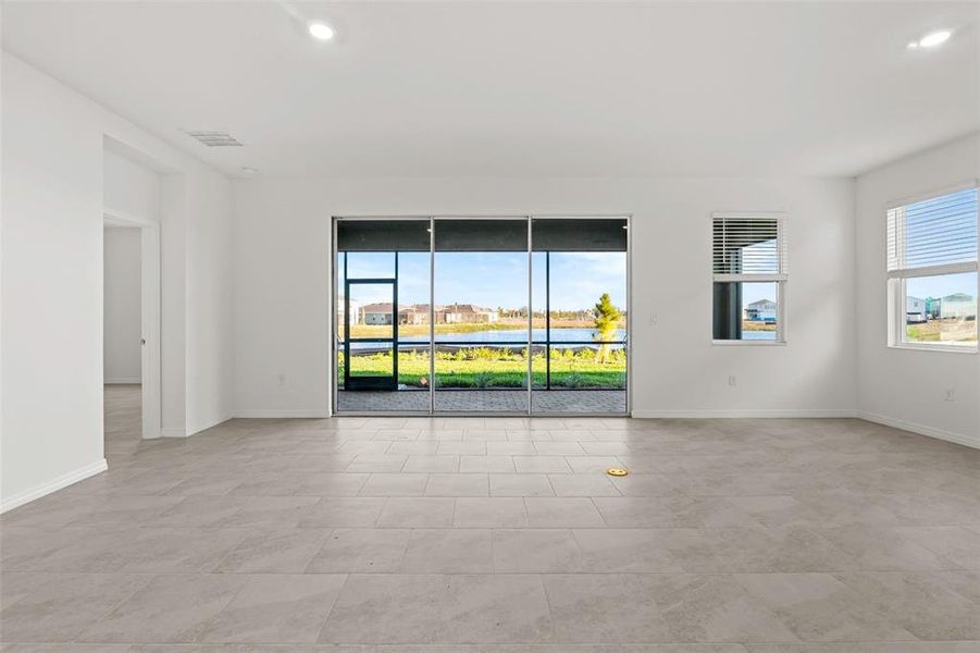 Spacious, unfurnished interior of a new home in Rye Ranch, Parrish (Image 24).