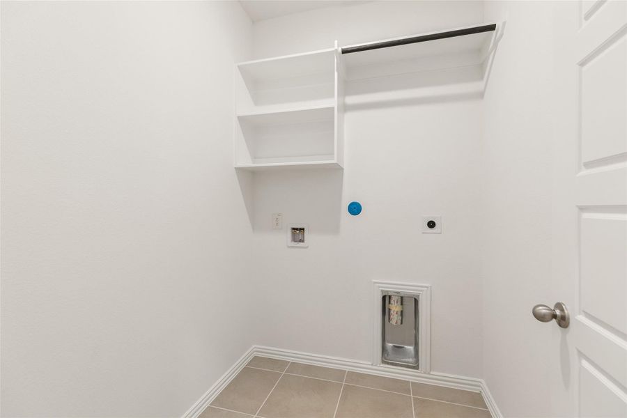 Spacious, unfurnished interior of a new home in Creekhaven, Iowa Colony (Image 33). Spacious, unfurnished interior of a new home in Creekhaven, Iowa Colony (Image 33).