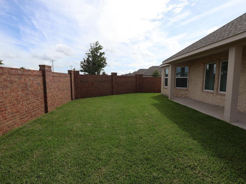 Exterior details and patio area of a home in Lago Mar, Santa Fe (Image 18).