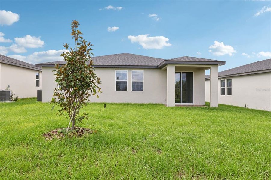 Exterior details and patio area of a home in Hamilton Bluff - Signature Series, Lake Hamilton (Image 22).