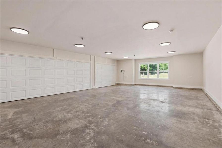 Spacious, unfurnished interior of a new home in , Monroe (Image 70).