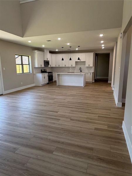 Spacious, unfurnished interior of a new home in , Spring (Image 18).