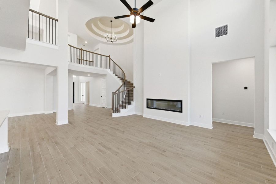 Spacious, unfurnished interior of a new home in The Colony, Bastrop (Image 25).