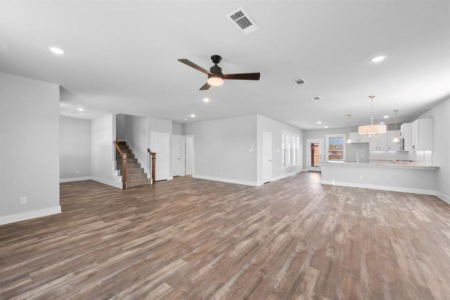 Spacious, unfurnished interior of a new home in Heritage Towne, Grand Prairie (Image 15).