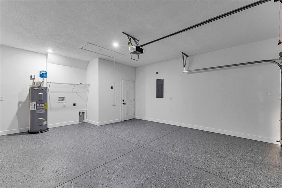 Spacious, unfurnished interior of a new home in , Daytona Beach (Image 12).