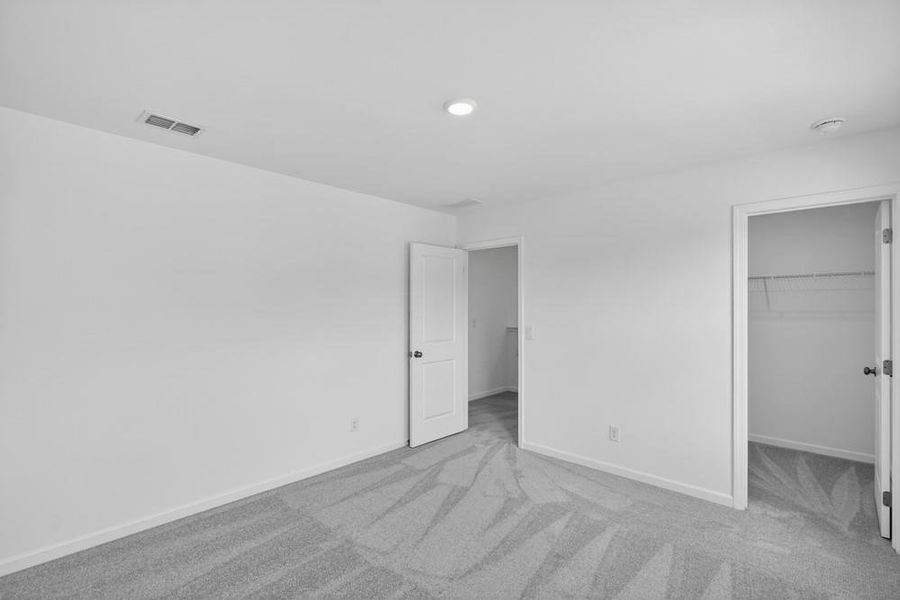 Spacious, unfurnished interior of a new home in Heritage River, Euharlee (Image 28).