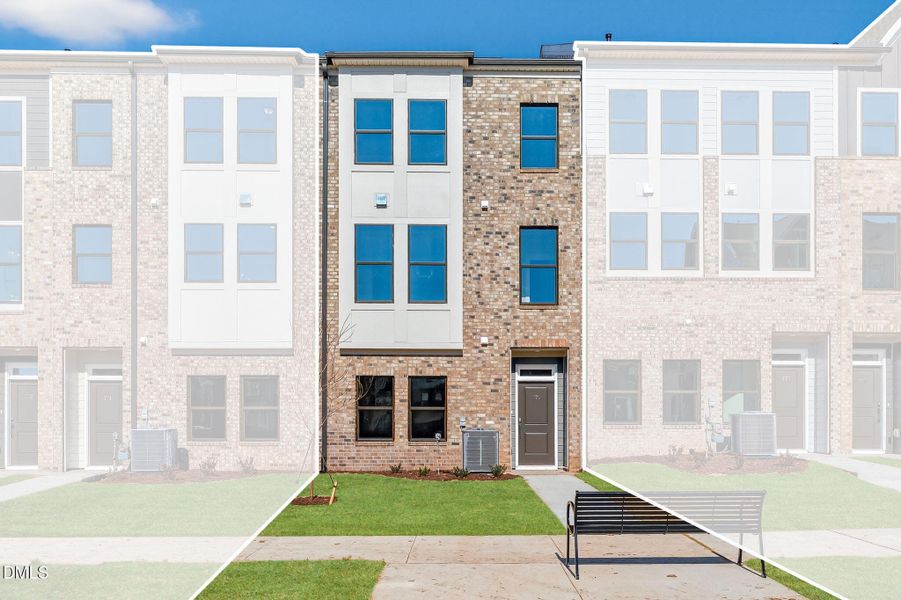 1-web-or-mls-DSC08259-Townhome Spotlight