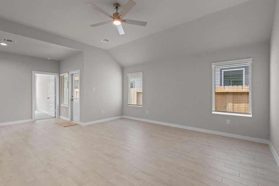 Spacious, unfurnished interior of a new home in Cypresswood Landing, Humble (Image 8).