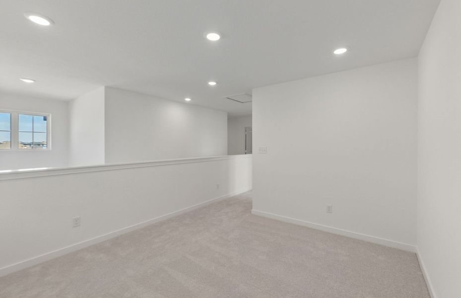 Spacious, unfurnished interior of a new home in Sunfield, Buda (Image 17).