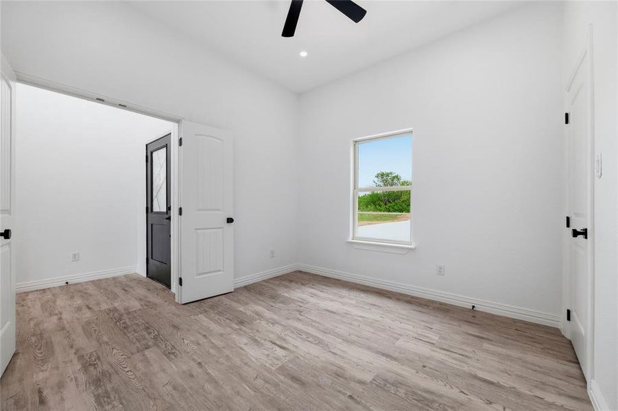 Spacious, unfurnished interior of a new home in , Corsicana (Image 17).