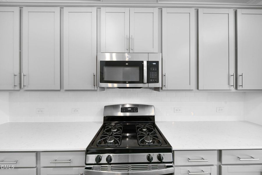 SUN_Everlee_Pic_CarsonII_QMI_260_Kitchen