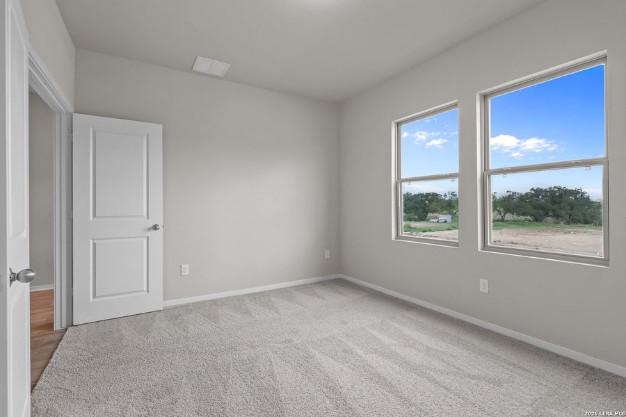 Spacious, unfurnished interior of a new home in Garden Grove, San Antonio (Image 27).