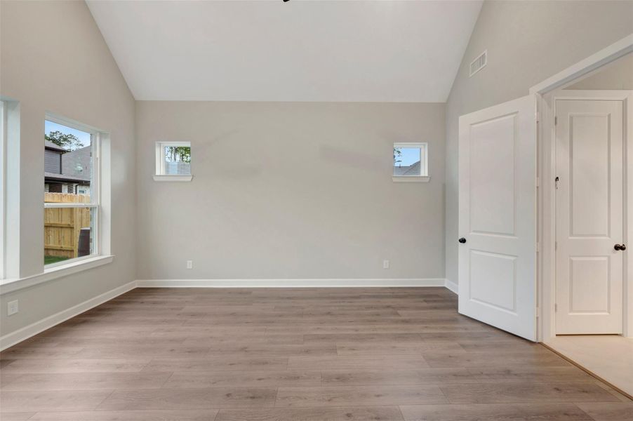 Spacious, unfurnished interior of a new home in ARTAVIA - Parkview Collection, Conroe (Image 23).