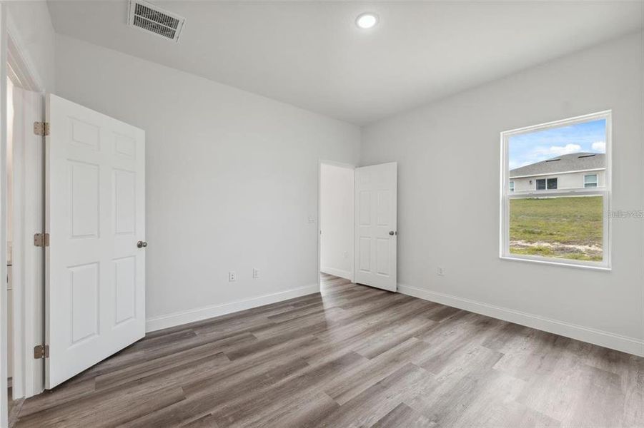 Spacious, unfurnished interior of a new home in , Ocala (Image 24).