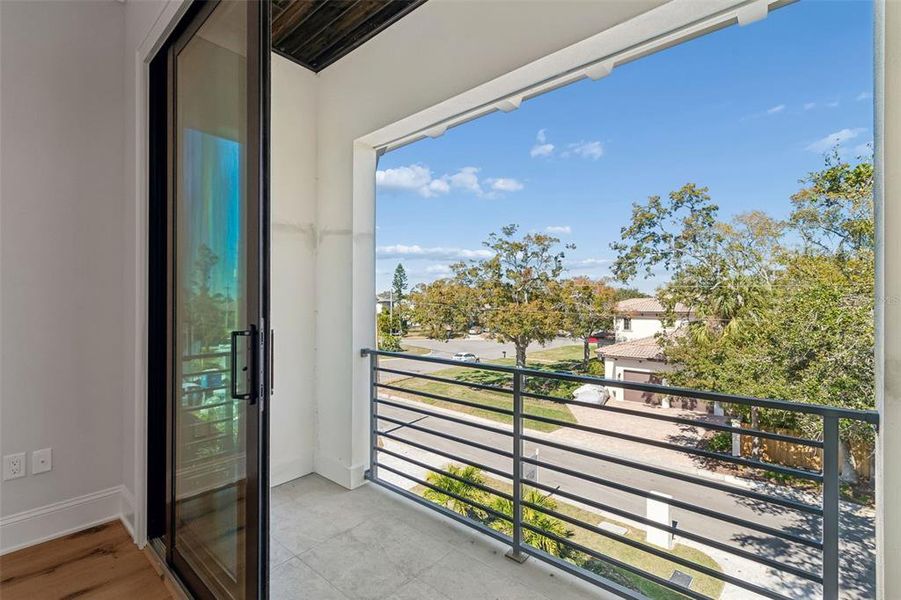 Exterior details and patio area of a home in , Tampa (Image 39).