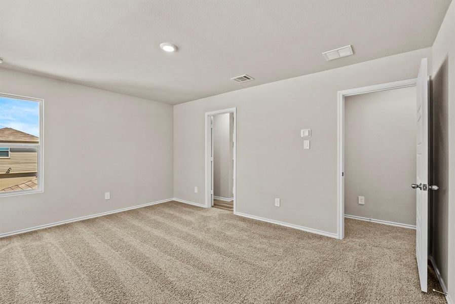 Spacious, unfurnished interior of a new home in Orchard Village, Fort Worth (Image 15).