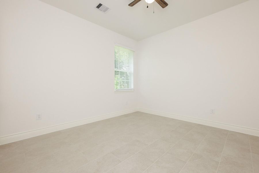 Spacious, unfurnished interior of a new home in , Pearland (Image 18).