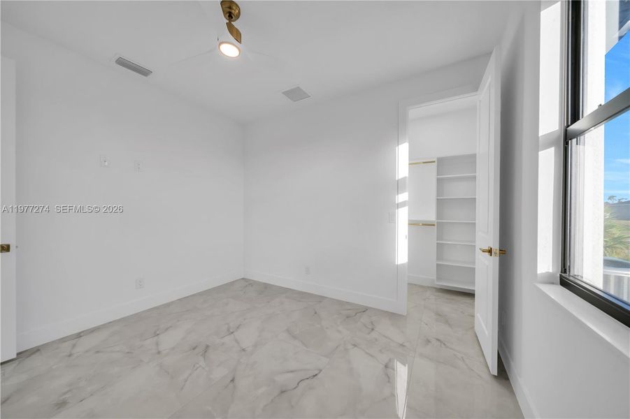 Spacious, unfurnished interior of a new home in , Cape Coral (Image 37).