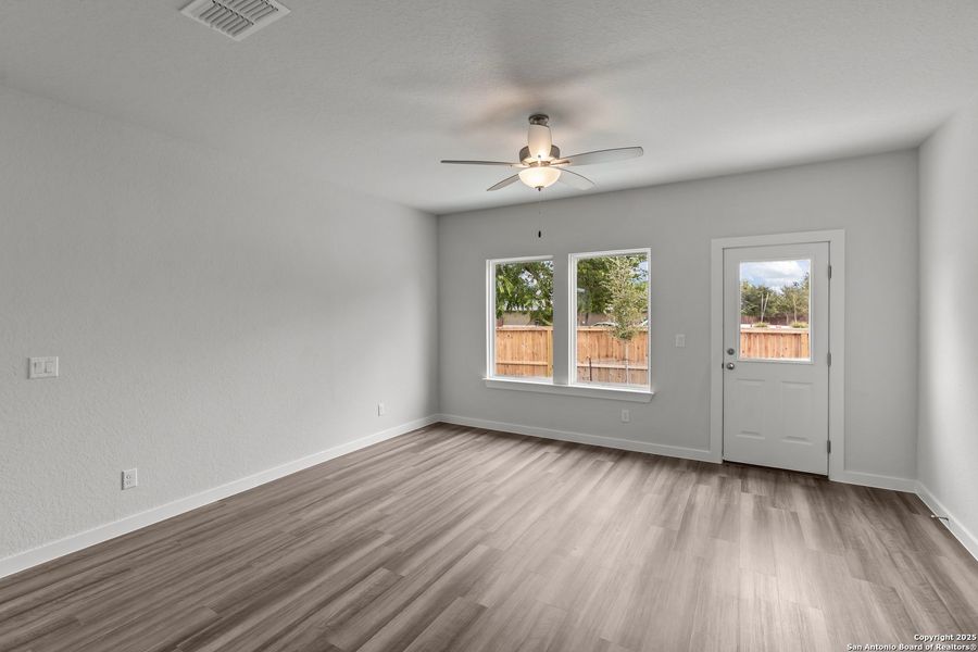Spacious, unfurnished interior of a new home in August Fields, New Braunfels (Image 16).
