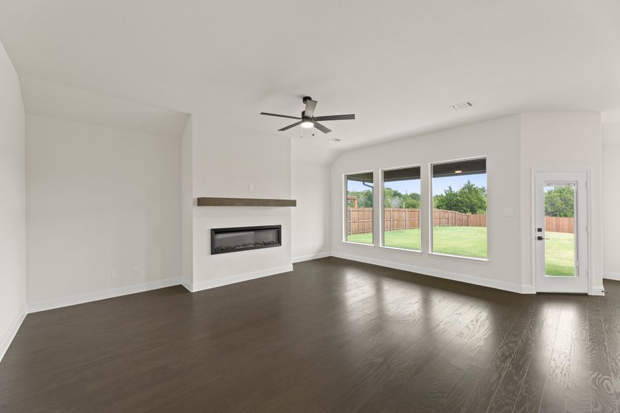 Spacious, unfurnished interior of a new home in Lovers Landing, Forney (Image 16).