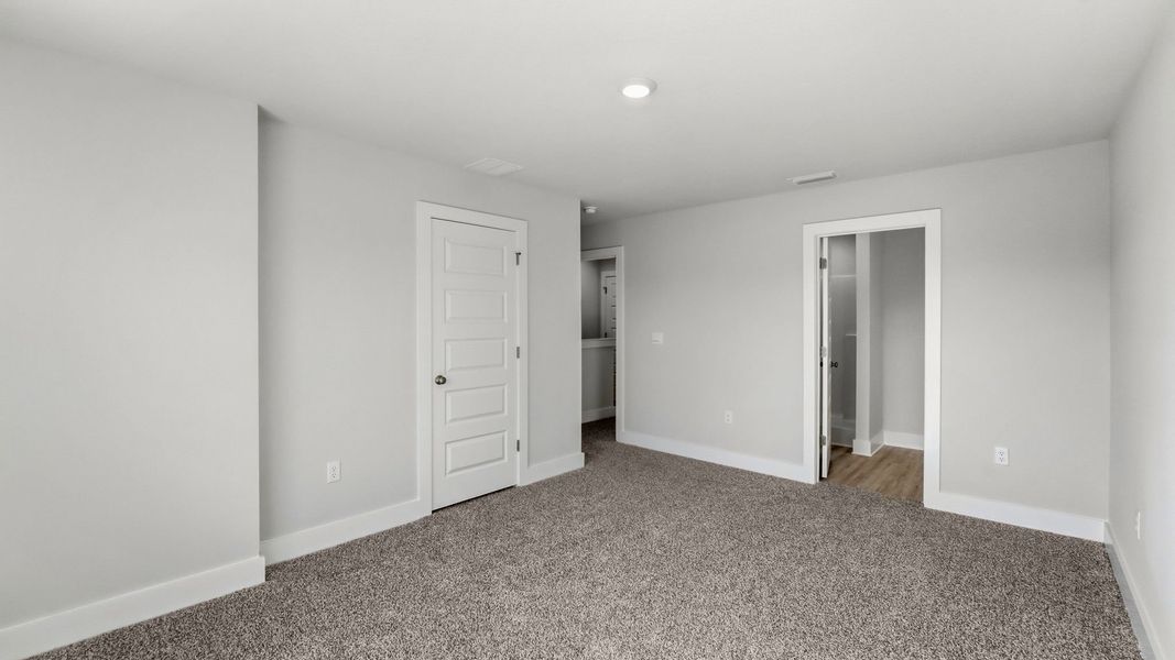 Spacious, unfurnished interior of a new home in Chateau Nemours, Port Saint Joe (Image 28).